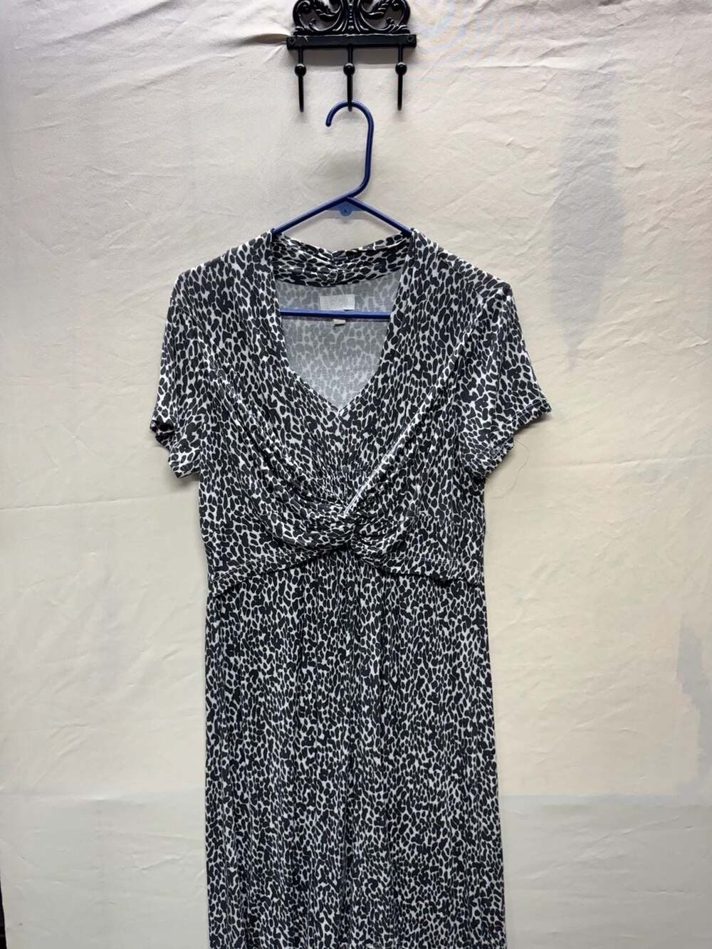 A:Glow Black and White Leopard Print Short Sleeve V-Neck Twist Front Maternity D